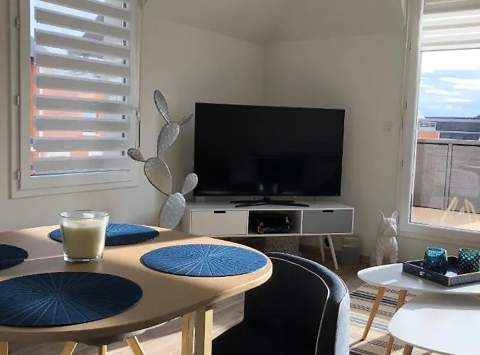 Le Clos Normandy アパート トゥック